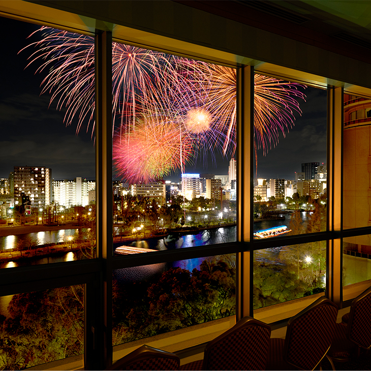 ホテルディナーと天神祭観覧席の夕べ 室内観覧席 アネックス通路（5階）